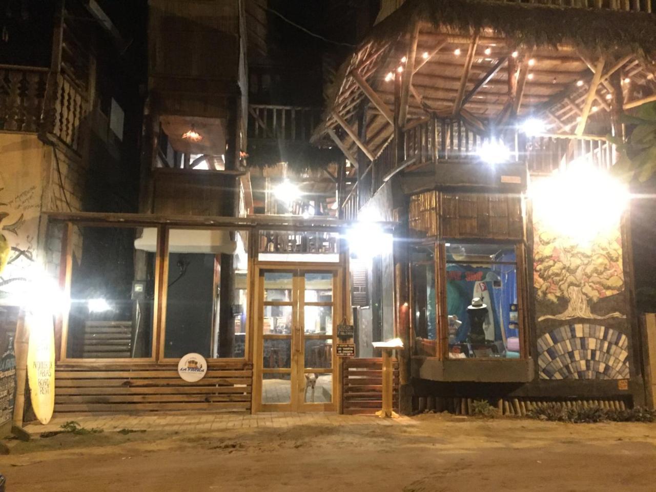 La Facha Hostal Restaurant Surf Mompiche Exterior foto