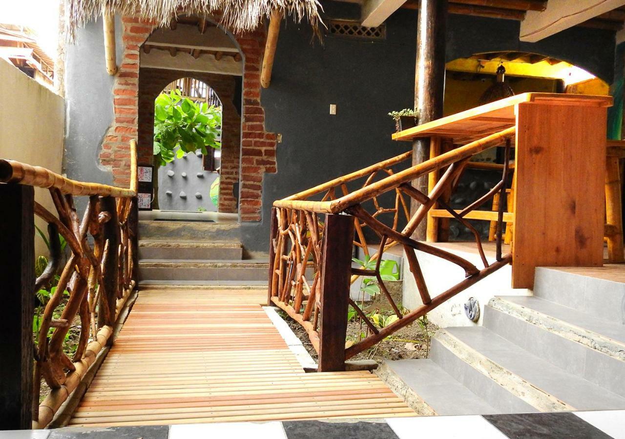 La Facha Hostal Restaurant Surf Mompiche Exterior foto